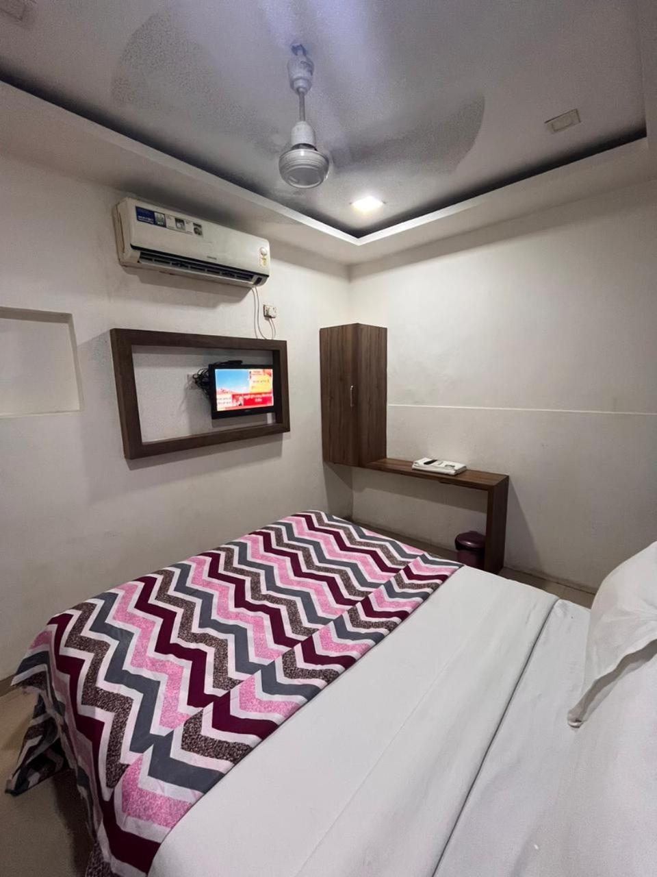 Hotel Havana Mumbai Bagian luar foto